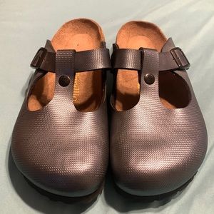 Gray/silver slide on Birkenstock (Papillio) shoes